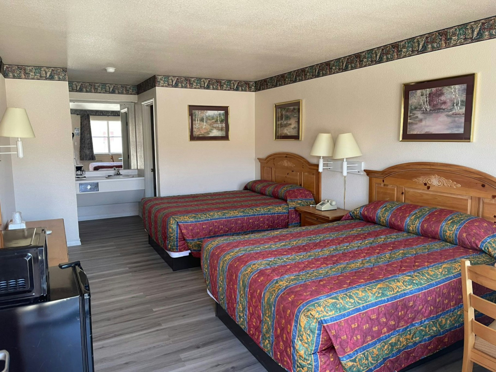Lakeside Inn & Suites