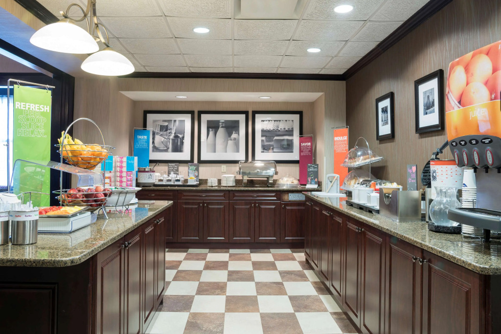 Hampton Inn Detroit Roseville
