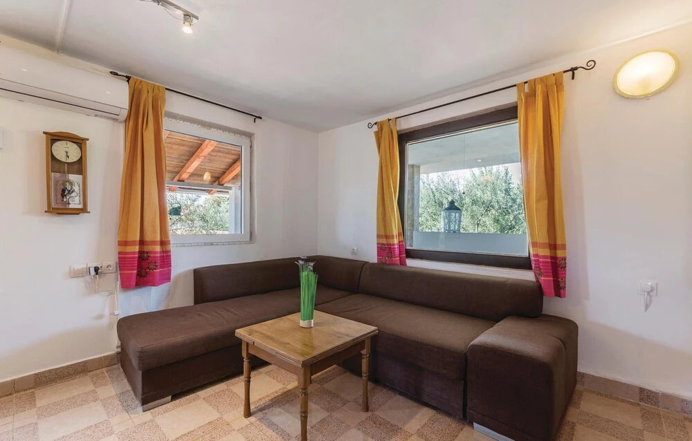 Awesome Home In Valtura