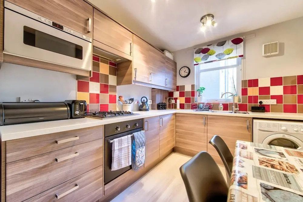 Beautifully Presented Flat, Close To City Centre
