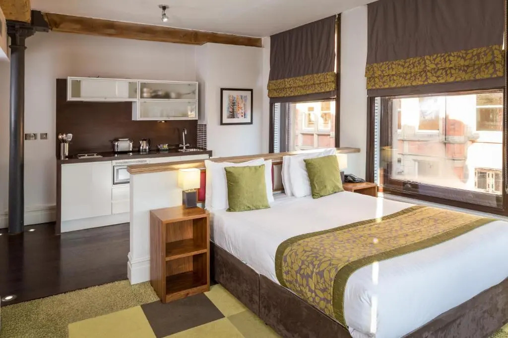 Roomzzz Manchester City