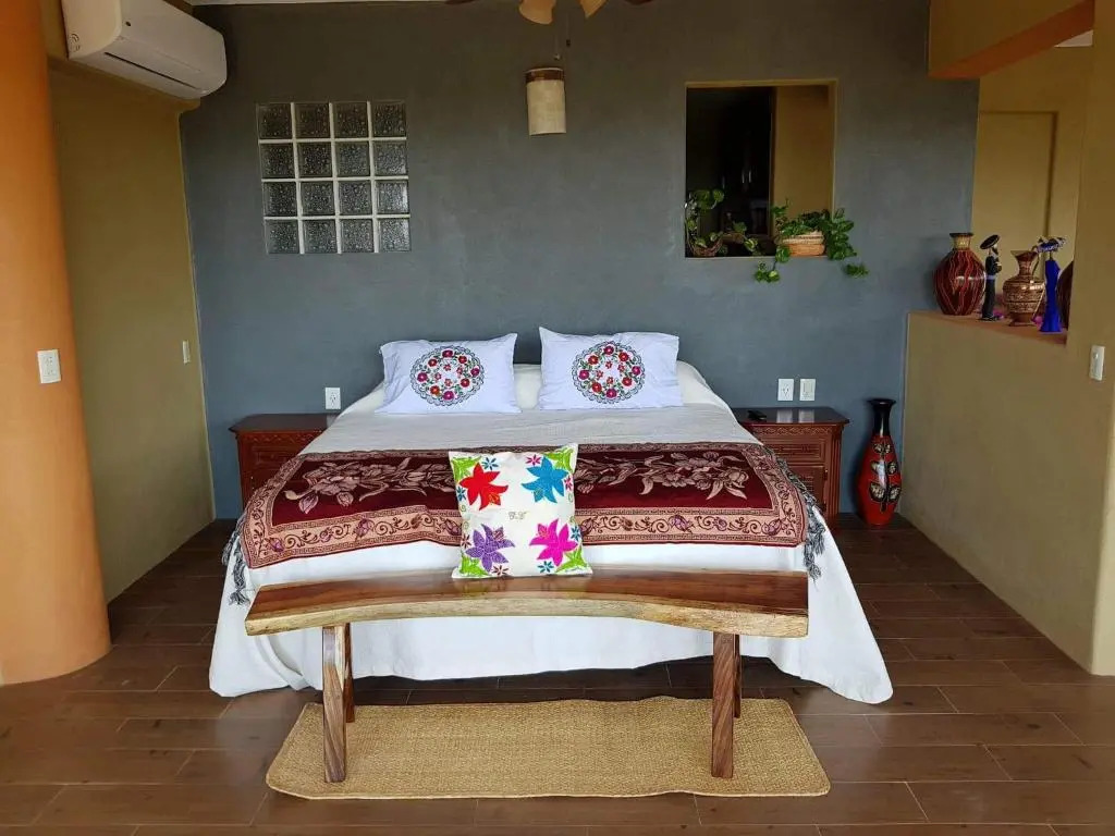 Casa Arcoiris Zihuatanejo B&B