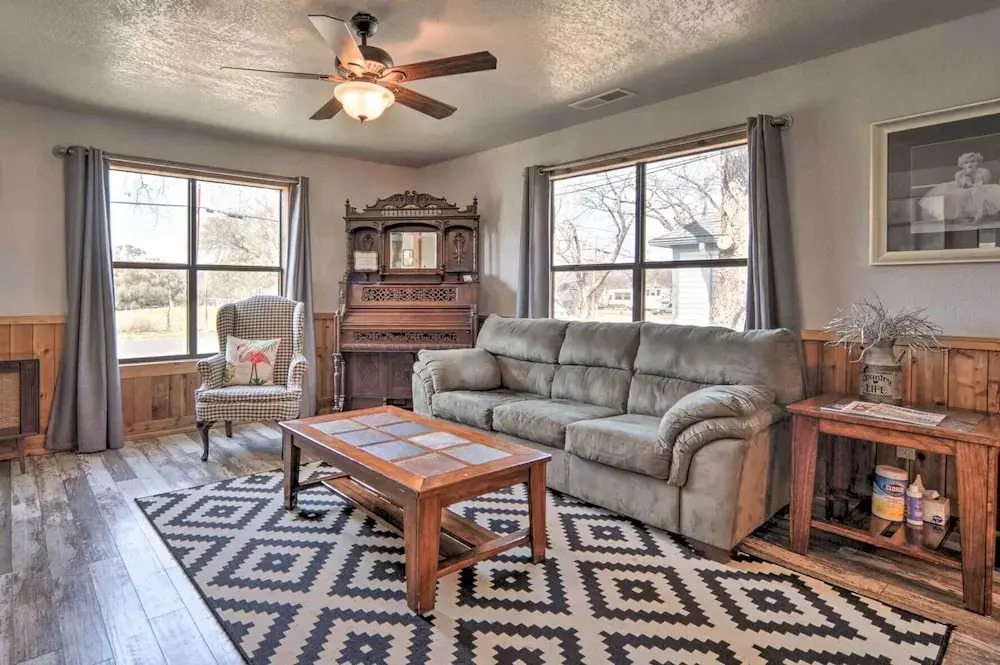 Fredricksburg Vacation Rental at 'the Loft'!