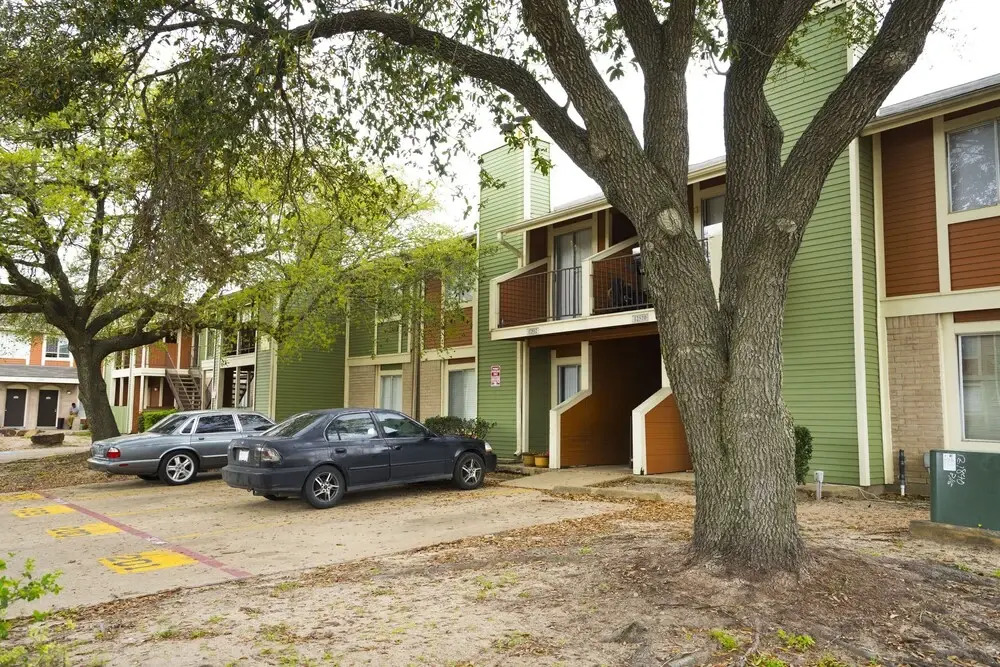 OYO Apartments at Bella Vista