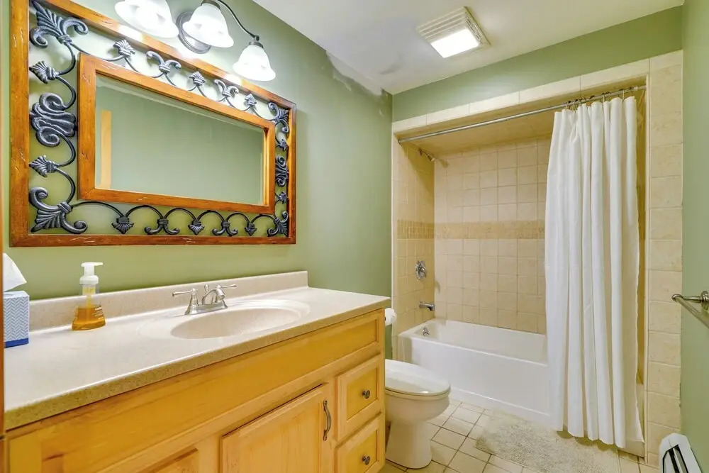 4 Mi to Stratton! Group Getaway w/ Deck & Views