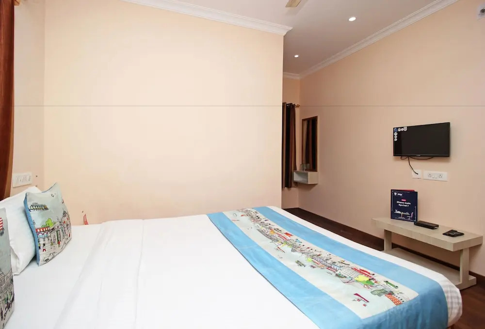 OYO Flagship 8414 Hotel Blue Moon
