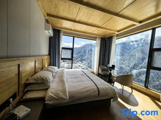 Taxun Boutique Scenic Homestay (Siguniang Mountain Scenic Area)