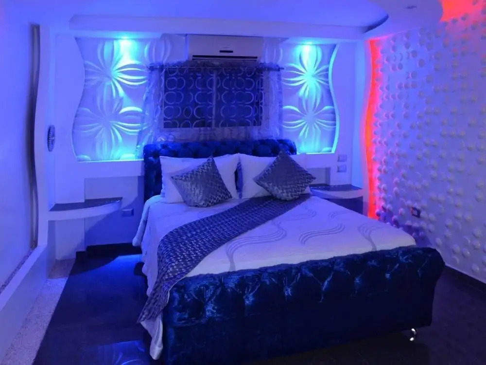 Luxury 14 Bedroom Villa Walking to Clubs/beaches!
