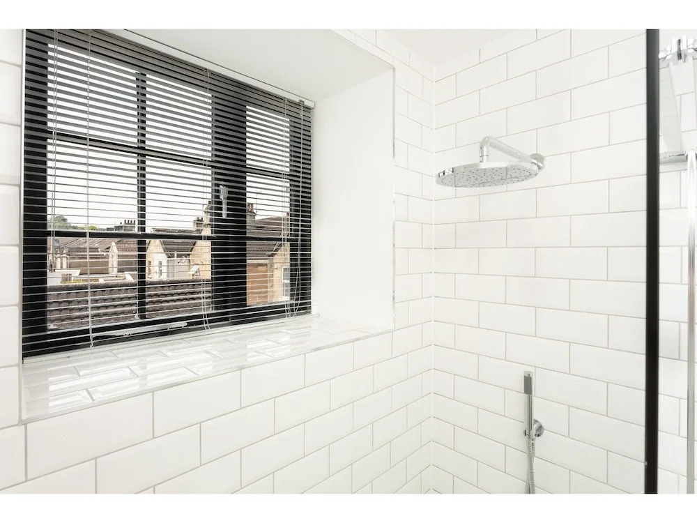 New High Spec 2bed Townhouse in Bath N.4