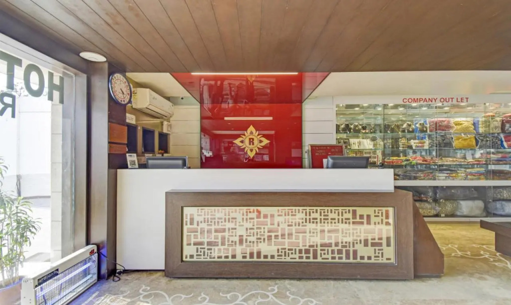 Hotel Raya Inn