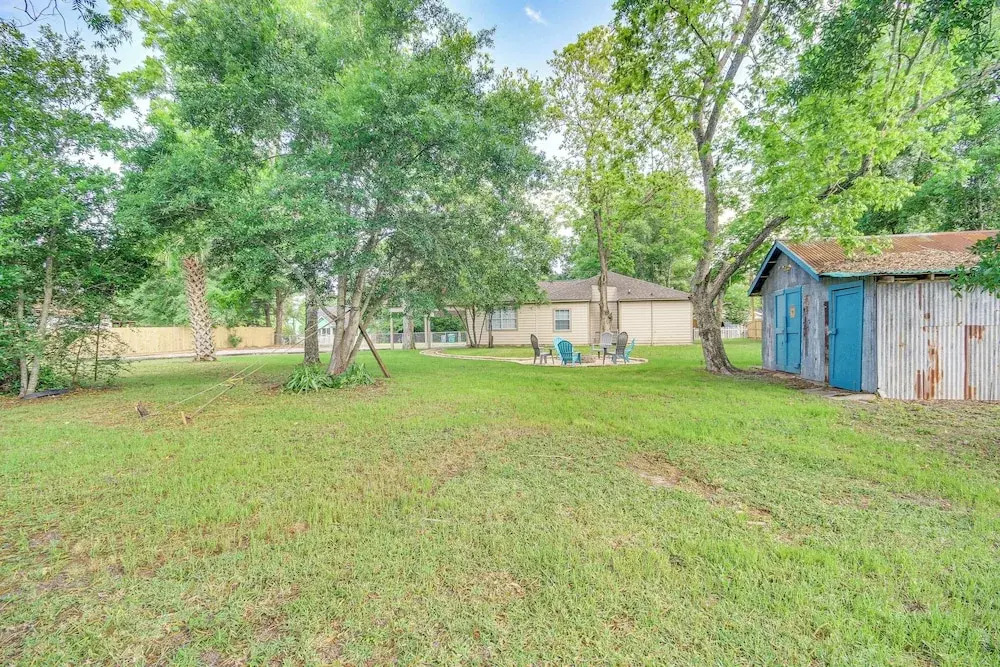 Gulfport Home w/ Fire Pit: Rv/trailer Parking