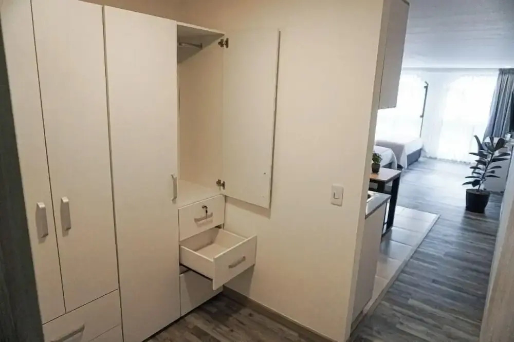 Hotel 86 Suites