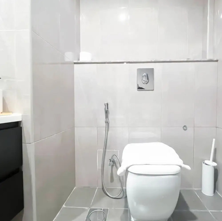 Luxury 2BR in Merano Tower Stunning City Views