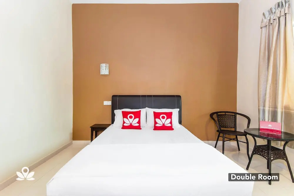 Four F Motel by Lily