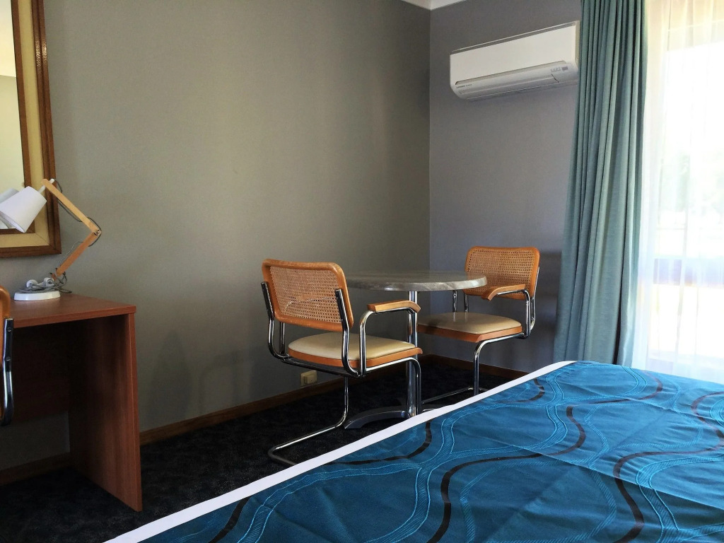 Town & Country Motor Inn