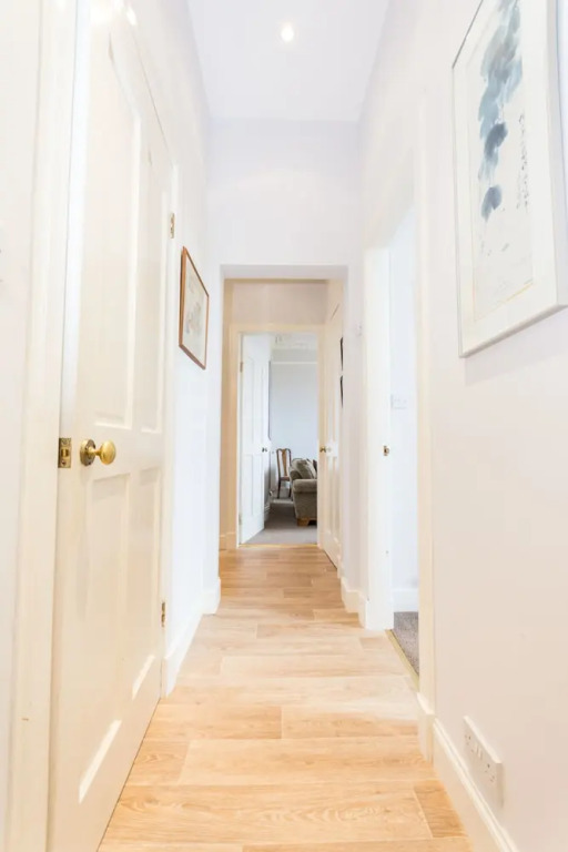 Beautiful City Center 2 Bed Apartment with Park View