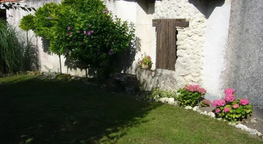 La Petite Mirabelle