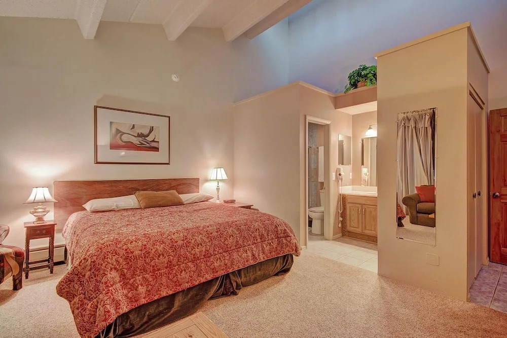 The Lift C212 2 Bedroom Condo by RedAwning