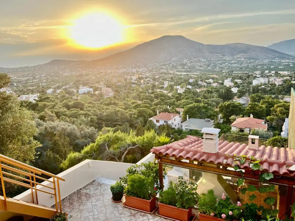 Serenity Holiday Home with self contained apartment and private pool