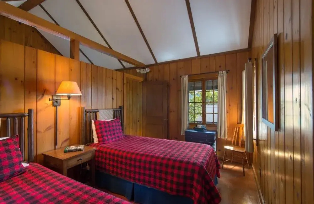 Elk Lake Lodge