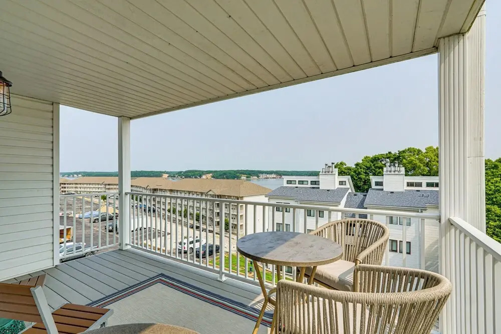 Pool Access & Lake Views: Osage Beach Family Gem