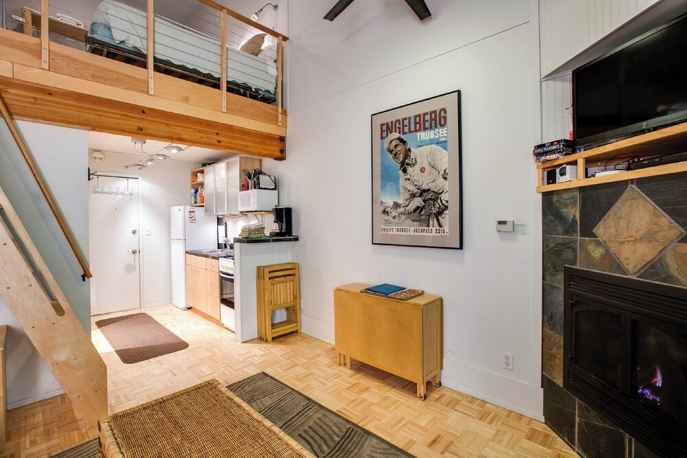 Mt Baker Lodging Condo 94 - A Great Condo Near Skiing and Hiking Now has Wifi
