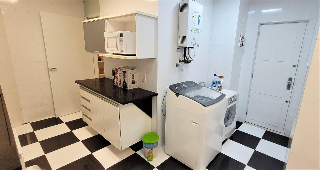 Amplo apartamento Avenida Atlantica