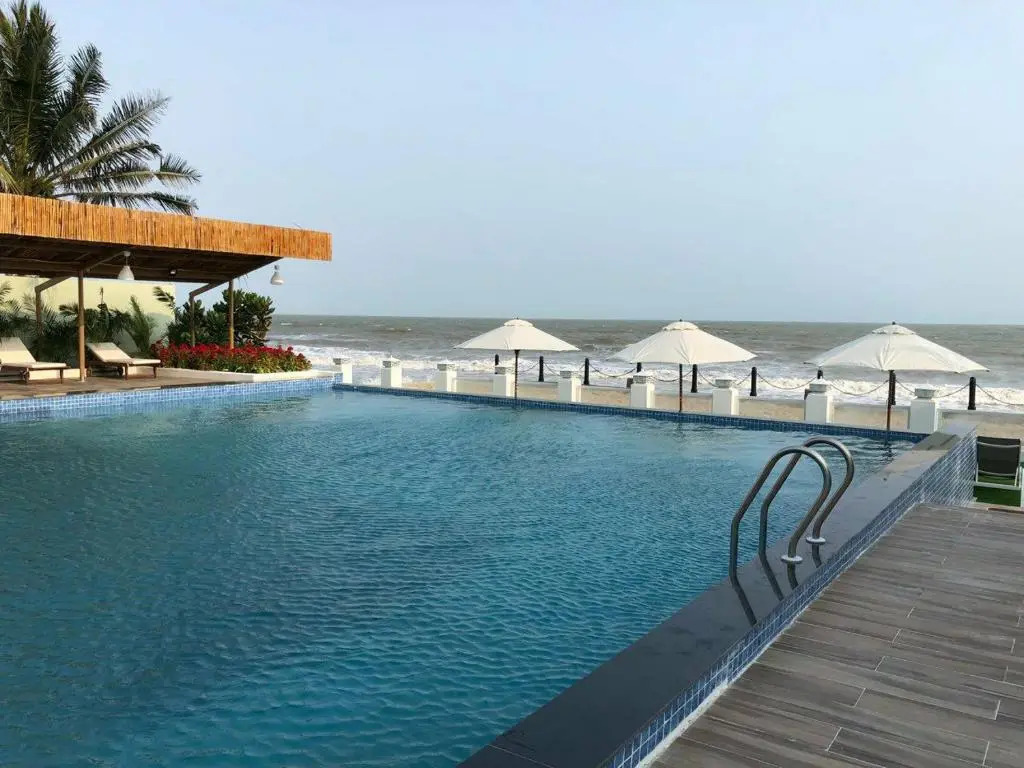 ARIA RESORT-FREE SWIMMING POOL, Relax by sea Hồ bơi miên phí và bãi tắm riêng, 40m ra biển