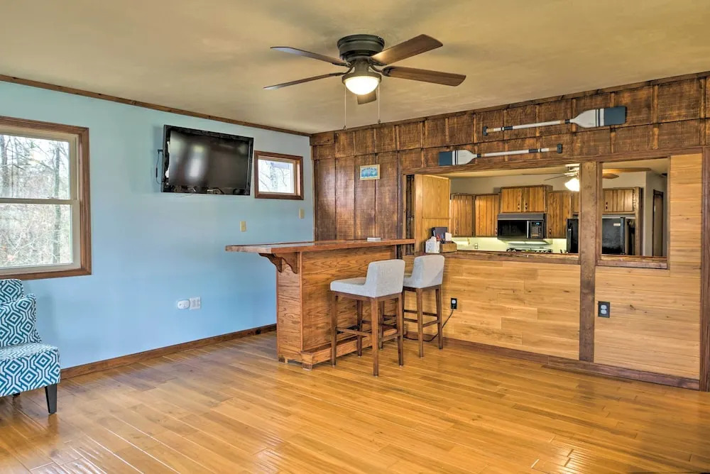 Table Rock Lake House w/ Fire Pit: Steps to Water!