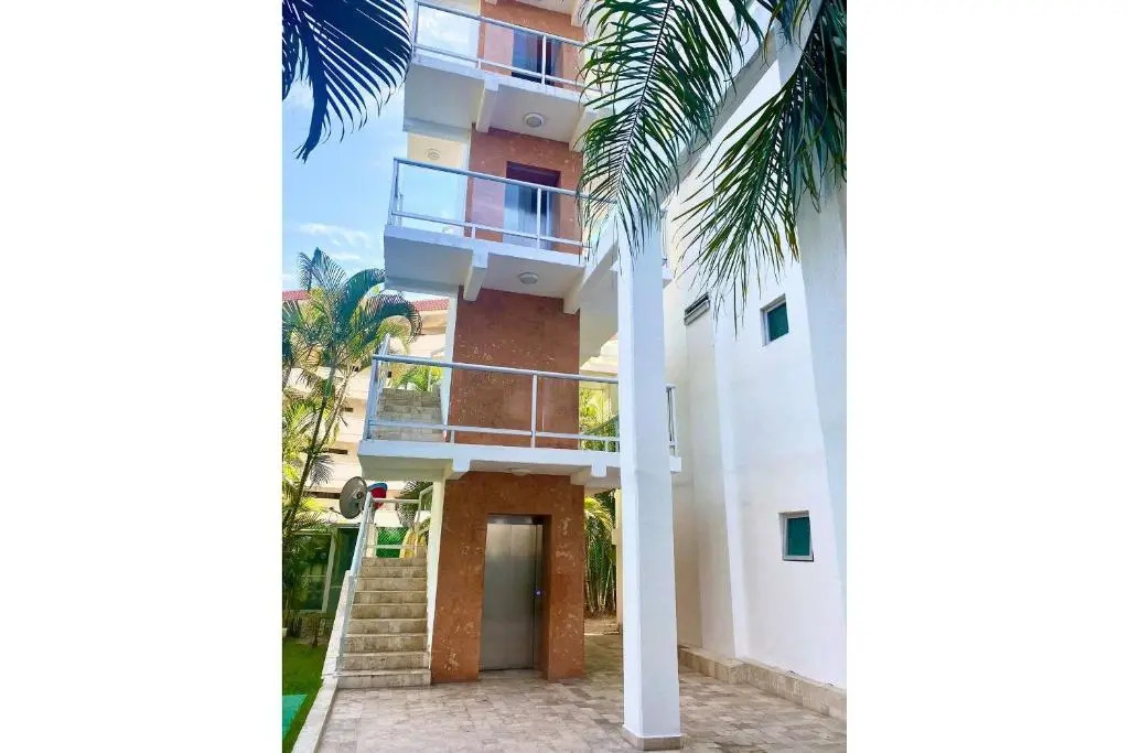 2 Floor Apartment, Pool View, 50 Meters To The Sea