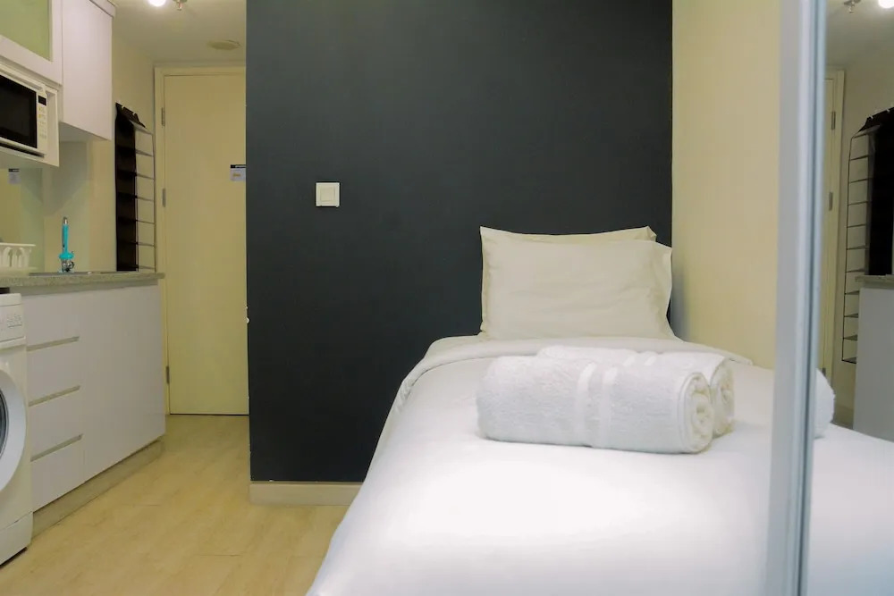 Modern and Full Parquette @ Studio Springlake Summarecon Apartment