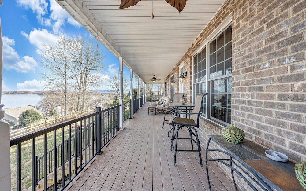 Lake Lookout - Private Home With Lake Views & Game Room