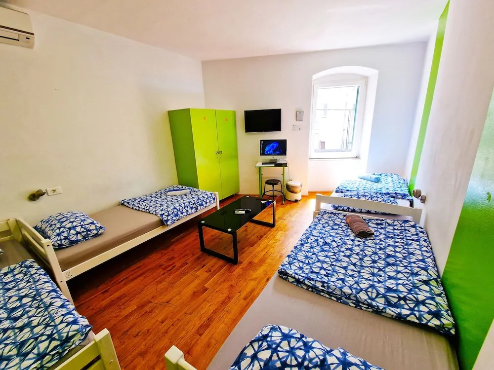 Croparadise Hostel