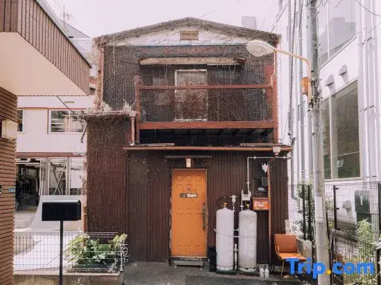 Ivy Place Harajuku: Urban Steel Teahouse