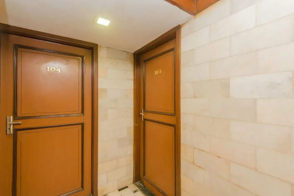 OYO 10248 Hotel Sahar International