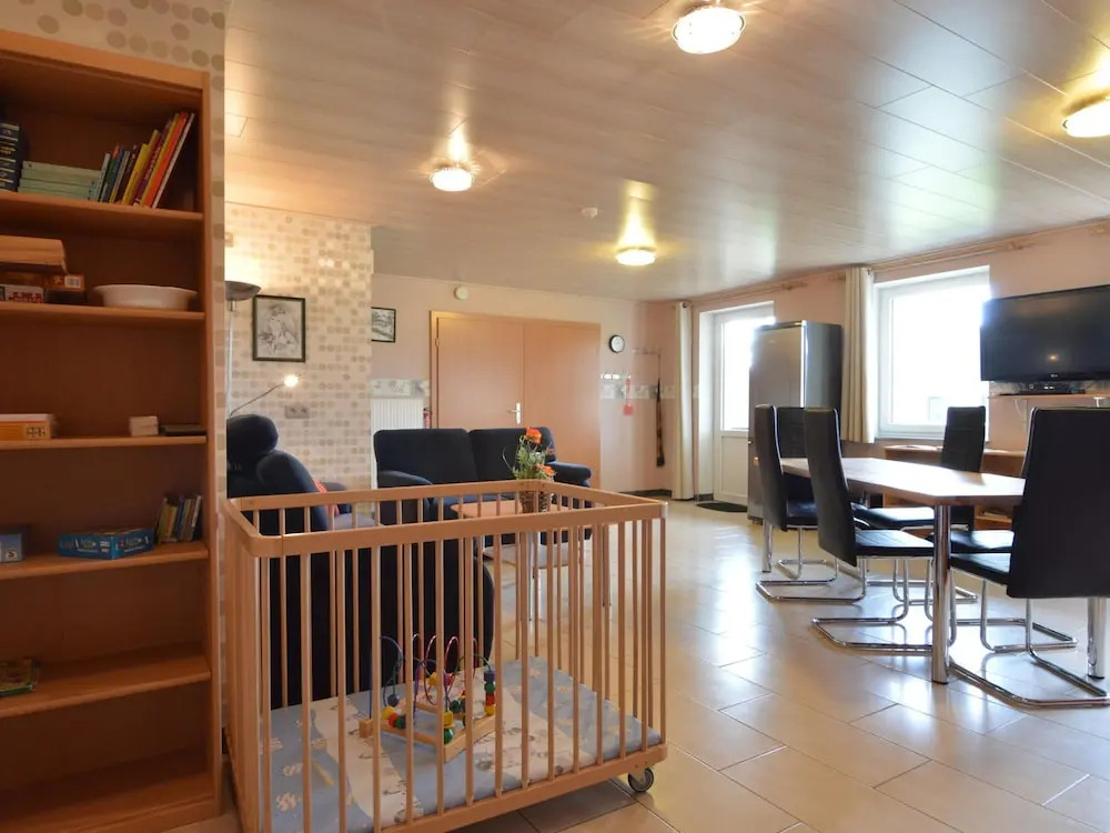 Comfy Holiday Home in Burg Reuland with Sauna, Terrace, BBQ