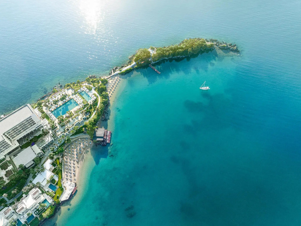 Corfu Imperial, A Resort to Live