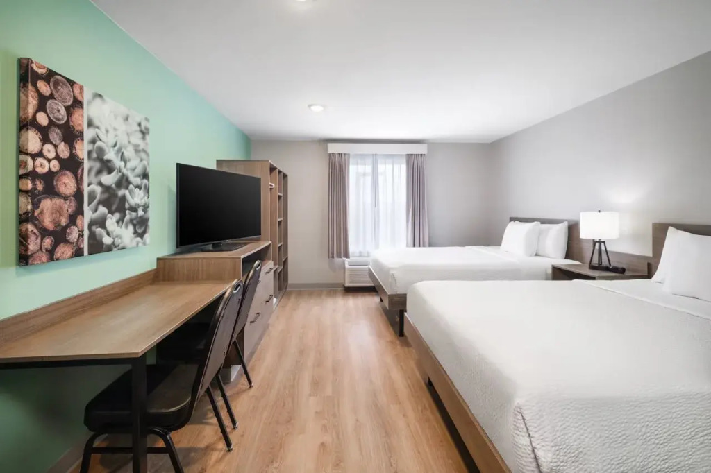 ECHO Suites Extended Stay by Wyndham Springfield Airport PLZ