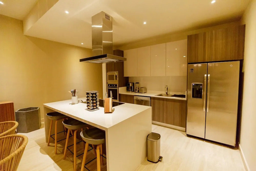 Vista Vela 2104 3 BR by Casago