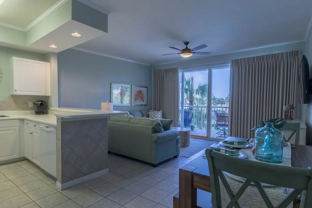 Gulfside 209 - 2 Br condo by RedAwning