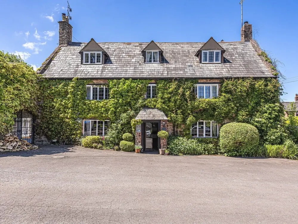 Dragon House Hotel