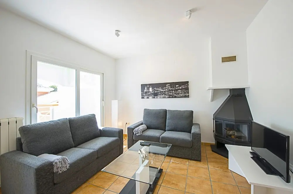 Bungalow - 3 Bedrooms with Pool and WiFi - 104999
