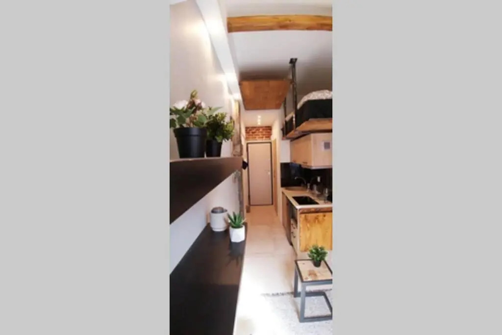 Cosy Industrial Style Little Home just 5minutes from Waterfront