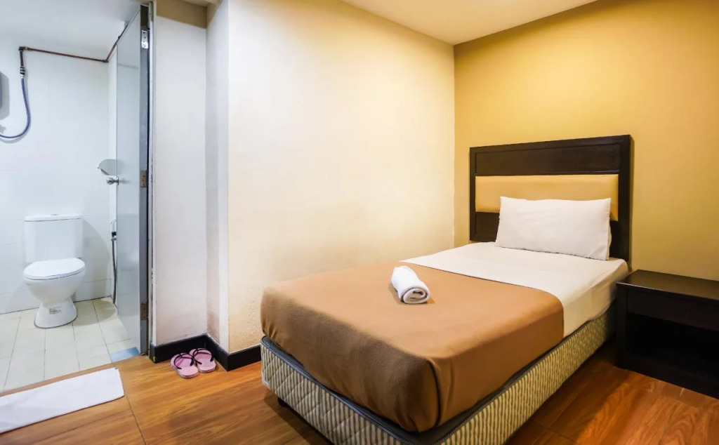 Lodge 18 Hotel