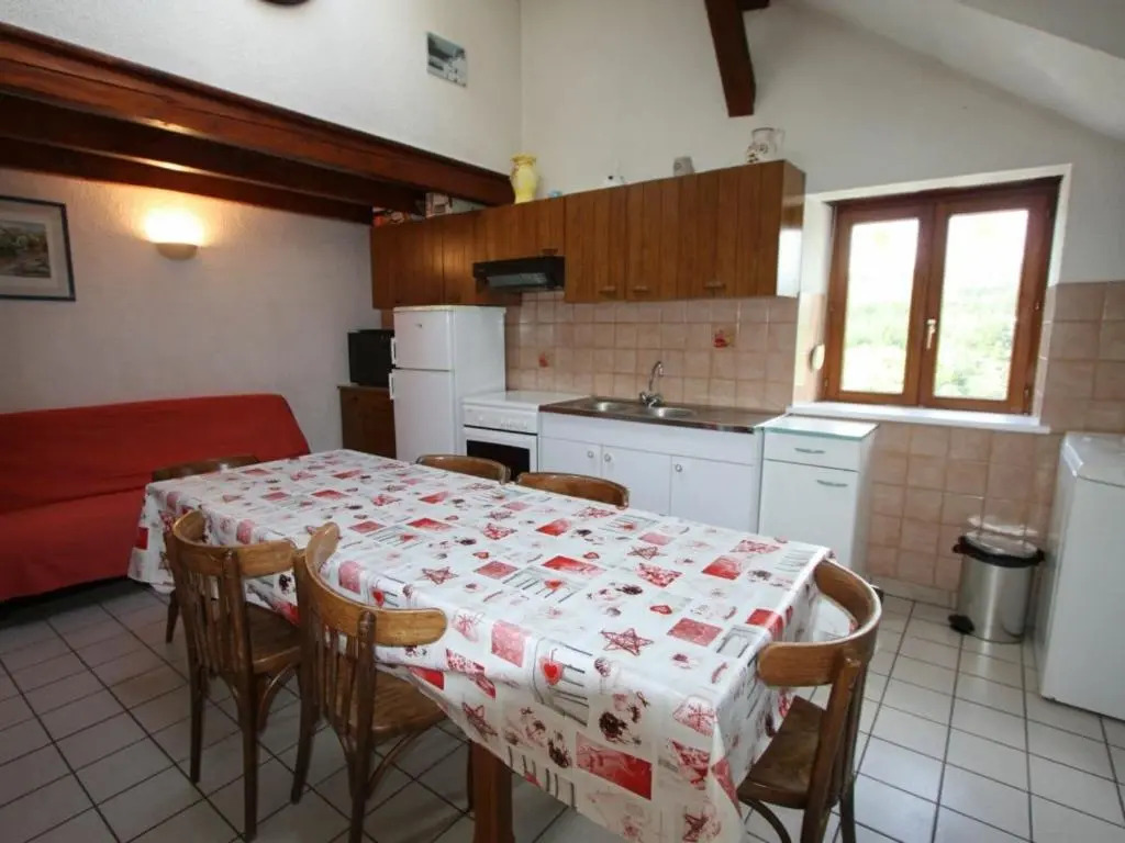 Gîte rénové, nature et jeux près du Val dAjol, 3 ch, 2 sdb, Wifi, équipements bébé, proche ski - FR-1-589-113