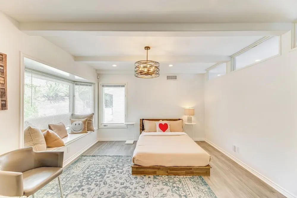 Private Pool, Mtn & Lake View! Los Angeles Home