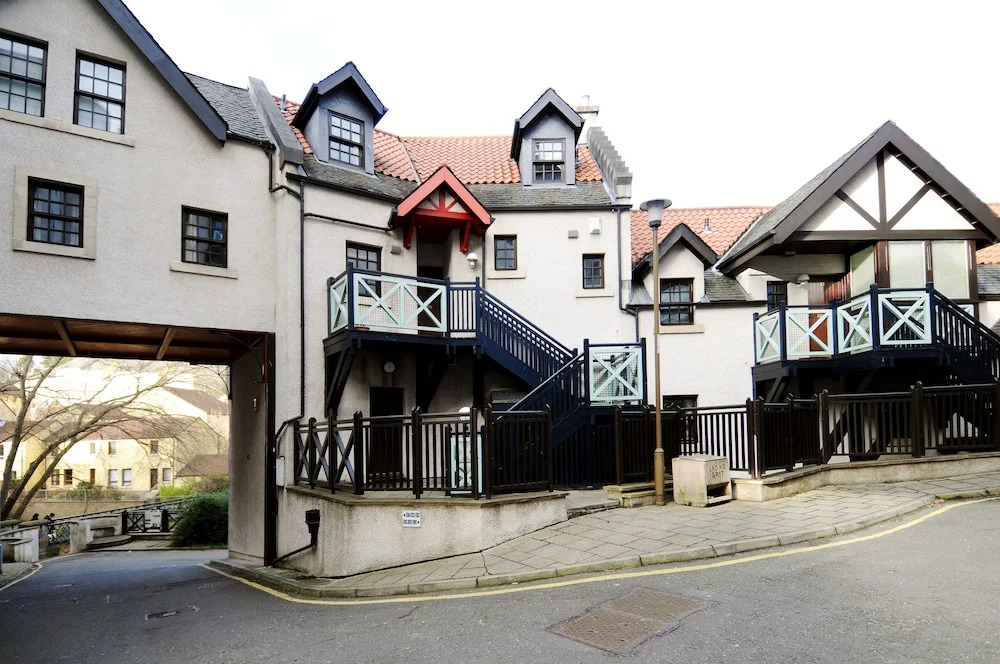 234 Hawthornbank Lane Apartment