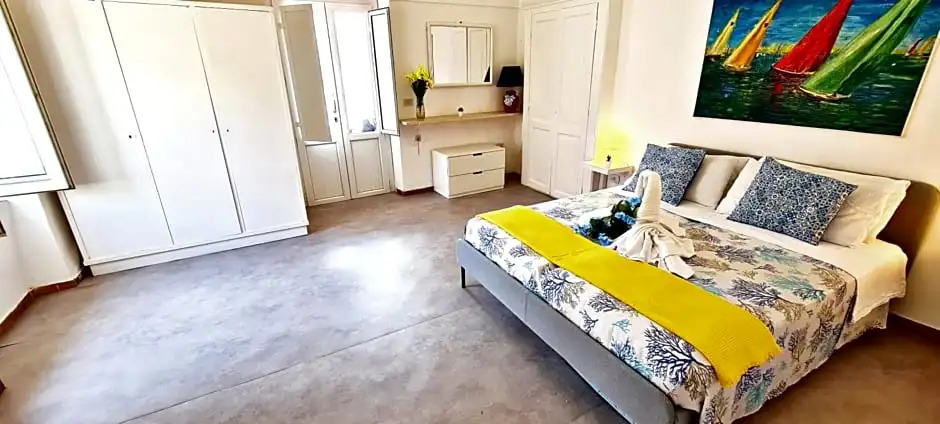 Luna Caprese Room