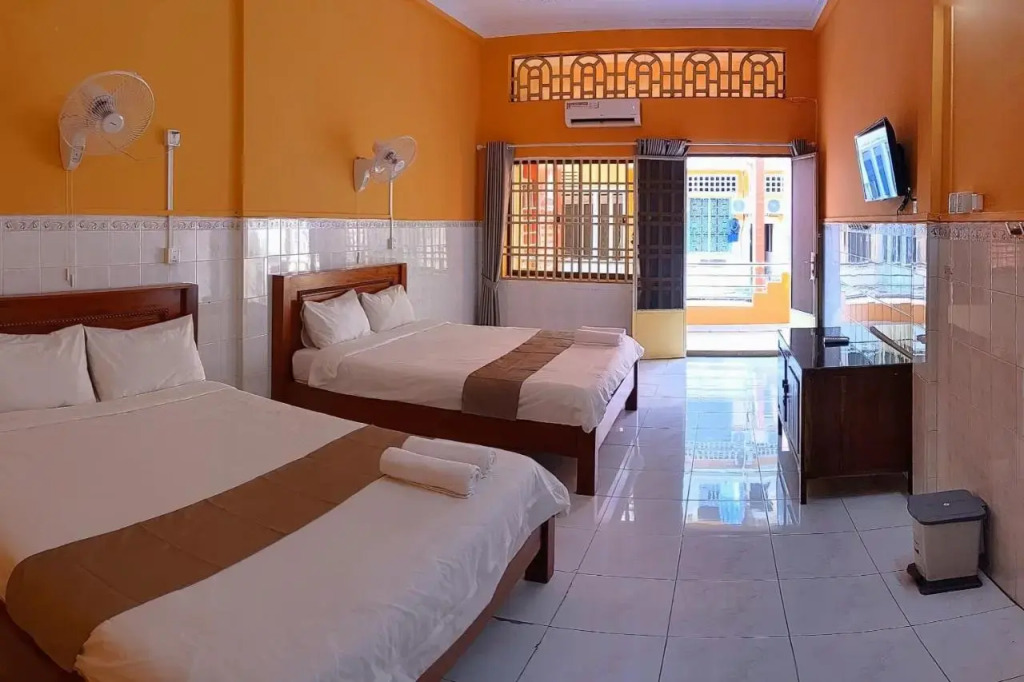 Super Star Hotel