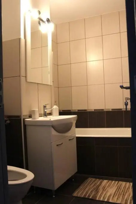 3 Room Bright Modern Apartment with Free Parking